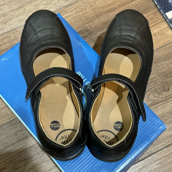 Stride Rite ‘Claire’ Mary Jane’s - Picture 2 of 4